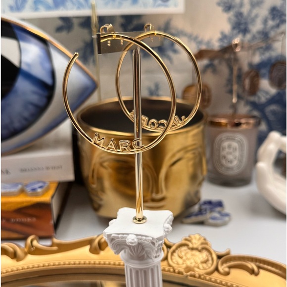 🆕 MARC JACOBS 🧿 NWOT Gold 'The Monogram Hoop' Oversize Earrings - Picture 11 of 15